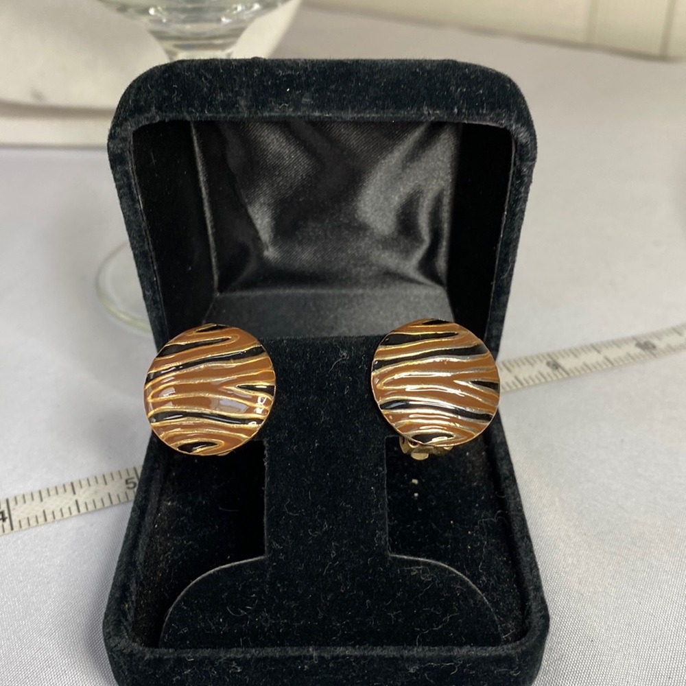 Vintage animal print button style earrings